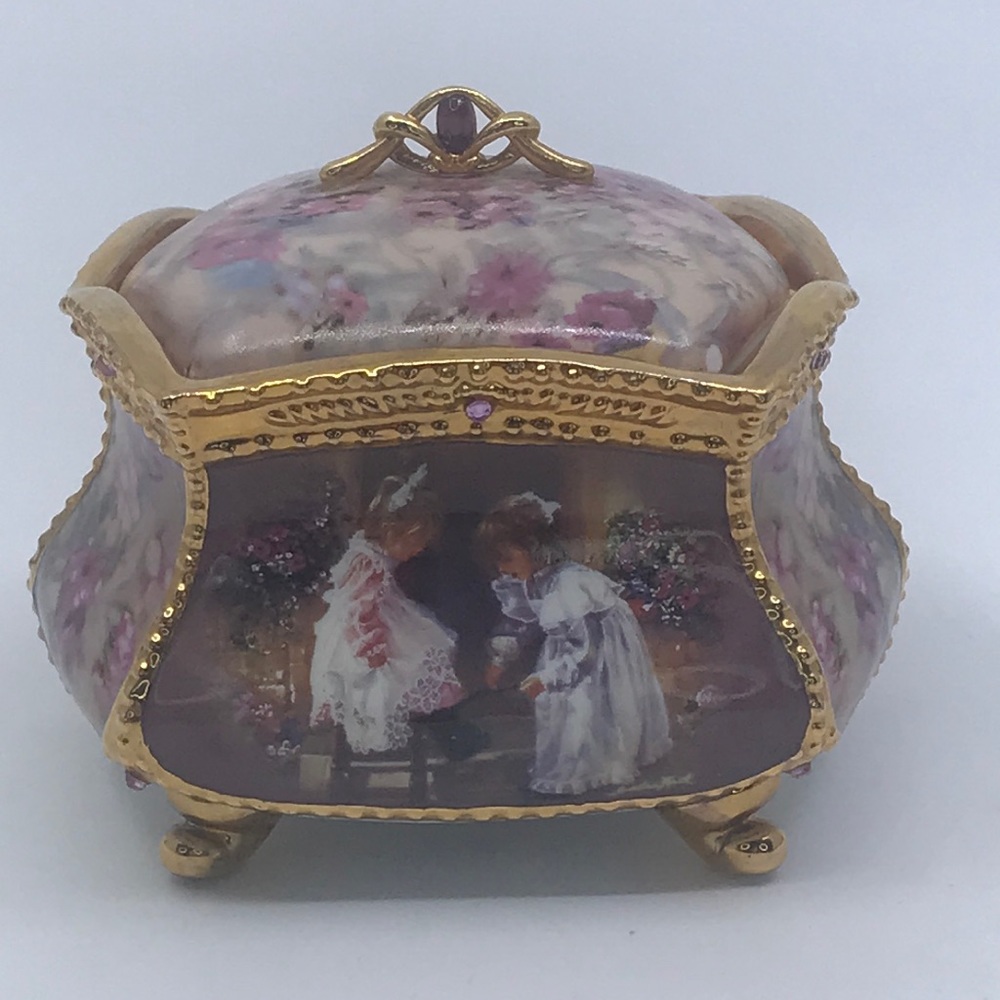 Shared Memories Jewelry Box Musical My Sister My Friend Sandra Kuck Pls Read
